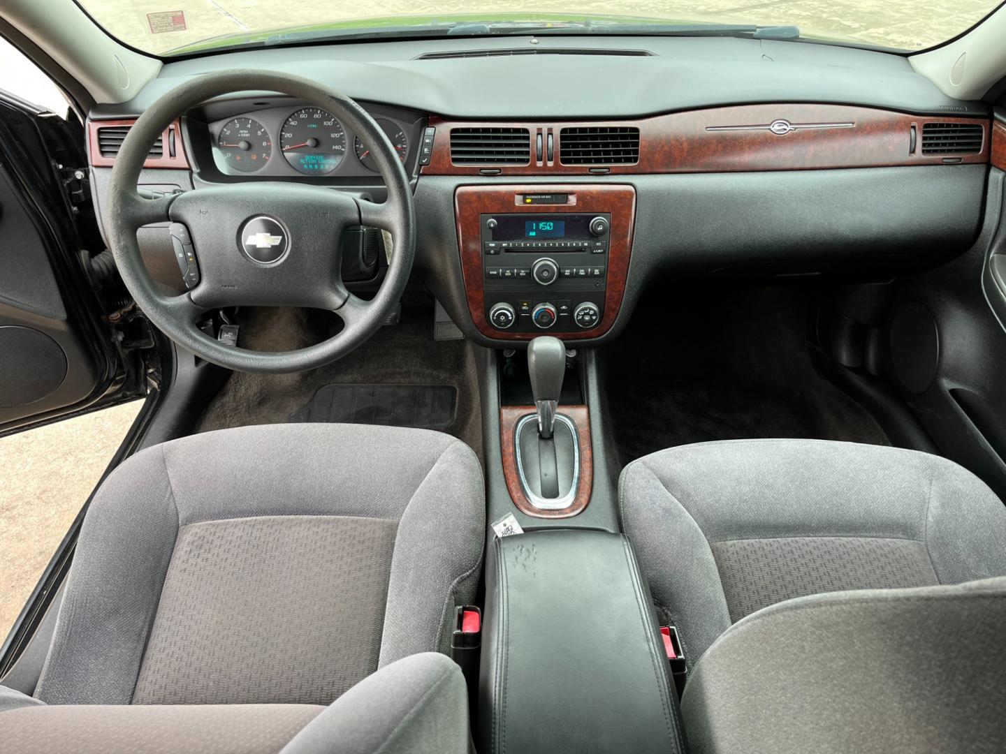 2008 Black /gray Chevrolet Impala LS (2G1WB55K381) with an 3.5L V6 OHV 16V FFV engine, 4-Speed Automatic Overdrive transmission, located at 14700 Tomball Parkway 249, Houston, TX, 77086, (281) 444-2200, 29.928619, -95.504074 - Photo#10